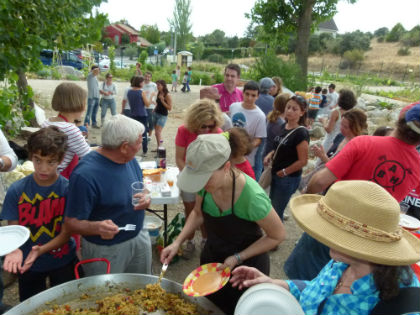 Los huertos urbanos celebran su primera comida comunitaria