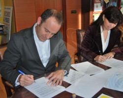 Se firma el convenio para la renovación de la red de agua potable de la urbanización Arroyo de Trofas