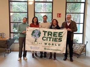 Las Rozas recibe la bandera de la FAO ‘Tree Cities of the World’ por su gestión del arbolado urbano