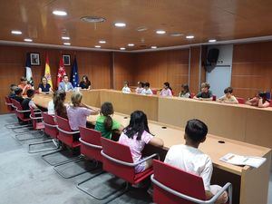 Escolares de Primaria de Valdemorillo visitan el Pleno para trasladar sus propuestas al alcalde