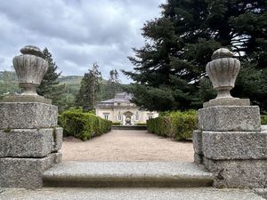 El programa ‘Jardines con historia’, de La2, viaja este sábado a las Casitas del Infante y del Príncipe en El Escorial