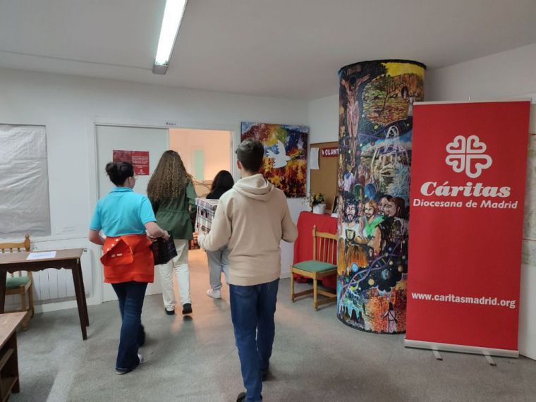 Los jóvenes voluntarios de Las Rozas organizan una recogida de alimentos para Cáritas