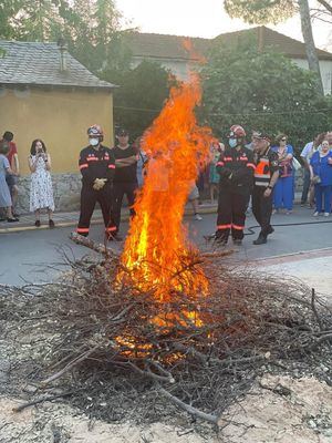 Valdemorillo celebra San Juan con una hoguera, paella y música