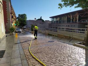 Refuerzo de los servicios de limpieza en San Lorenzo de El Escorial de cara al verano