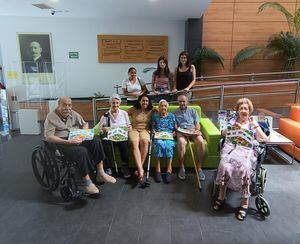 Galapagar fomenta la lectura entre los mayores con una nueva actividad en la Biblioteca Ricardo León que une pintura y lectura