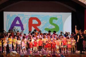 Cientos de niños y jóvenes despliegan su creatividad en las aulas de Ars Vivendi durante el verano
 