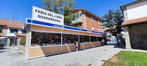 La Feria del Libro Antiguo y de Ocasión de Guadarrama se puede visitar en el Parque Municipal hasta final de mes