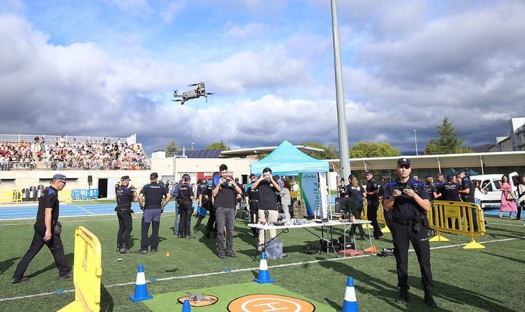 La Ciudad Deportiva de Collado Villalba acoge una exhibición de unidades policiales caninas y drones