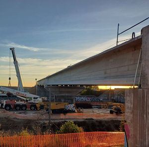 Adif construye un paso superior en la estación Pinar de Las Rozas