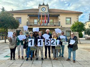 Entregan más de 1.000 firmas en el Ayuntamiento de Torrelodones contra el proyecto de un aparcamiento en Pradogrande