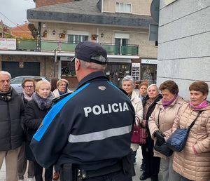 La Policía Local de Galapagar advierte a los mayores de timos como el ‘abrazo amoroso’