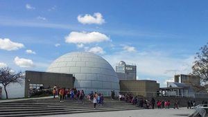 El Centro de Juventud de Collado Villalba se lleva a las familias de excursión al Planetario