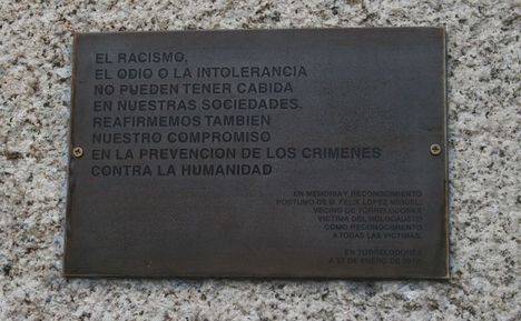 Placa en memoria de las Víctimas en la Biblioteca José de Vicente Muñoz