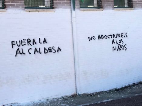 Aparecen nuevas pintadas contra el colectivo LGTBI y contra la alcaldesa en el IES Diego Velázquez