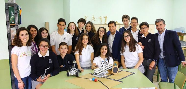 Alumnos del Colegio Santa María de Las Rozas con sus proyectos para el concurso TECHMI