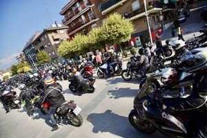 Más de 1.000 motos participaron en el encuentro motero Cabaleiros do Ferro de Las Rozas, anticipo de las fiestas patronales