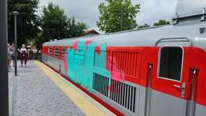 La nueva locomotora y el vagón blindado histórico del Barrio de Renfe de Las Matas, vandalizados