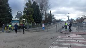 El Ayuntamiento de Collado Villalba clausura cautelarmente el puente de la Estación y exige a ADIF que lo arregle para garantizar su seguridad