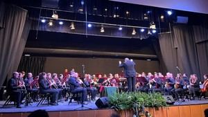 La Banda Sinfónica de Torrelodones entrega 2.255 euros recaudados en su Concierto de Santa Cecilia a los músicos de Aldaia