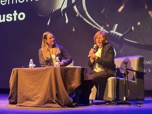 Torrelodones rinde homenaje a las víctimas del Holocausto con el testimonio de Eva Leitman y el recuerdo de Violeta Friedman