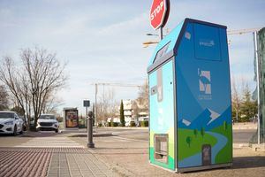 Las Rozas instala once papeleras solares inteligentes, capaces de auto prensar los residuos