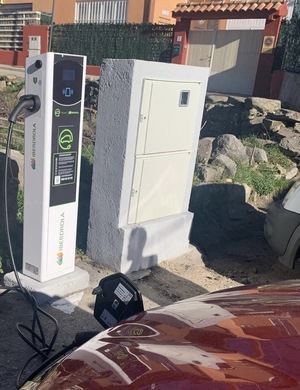 El Escorial pone en marcha tres nuevos puntos de recarga para vehículos eléctricos