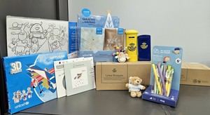 Las oficinas de Correos madrileñas se llenan de regalos solidarios por Navidad