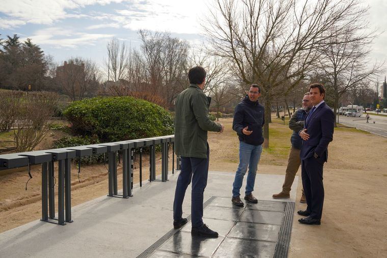 Las Rozas instala cargadores solares para vehículos de movilidad personal, como bicicletas y patinetes
 